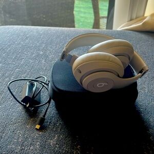 Beats Studio Pro v. 2B68. Still has warranty until 10/10/2024